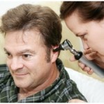doctor-diagnoses-tinnitus